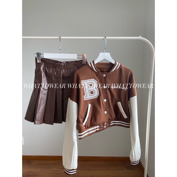 [Mã FAMARAL1 giảm 10K đơn 50K] Áo khoác varsity jacket màu nâu logo B dáng ngắn có túi