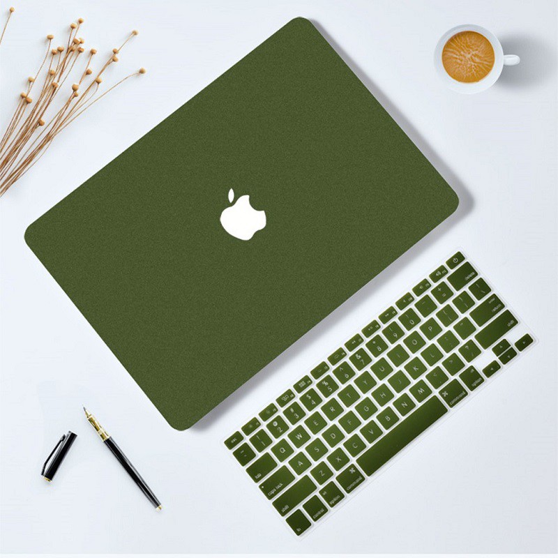 Combo ốp +phủ phím Macbook xanh rêu (Tặng kèm nút chống bụi và bộ chống gãy sạc)