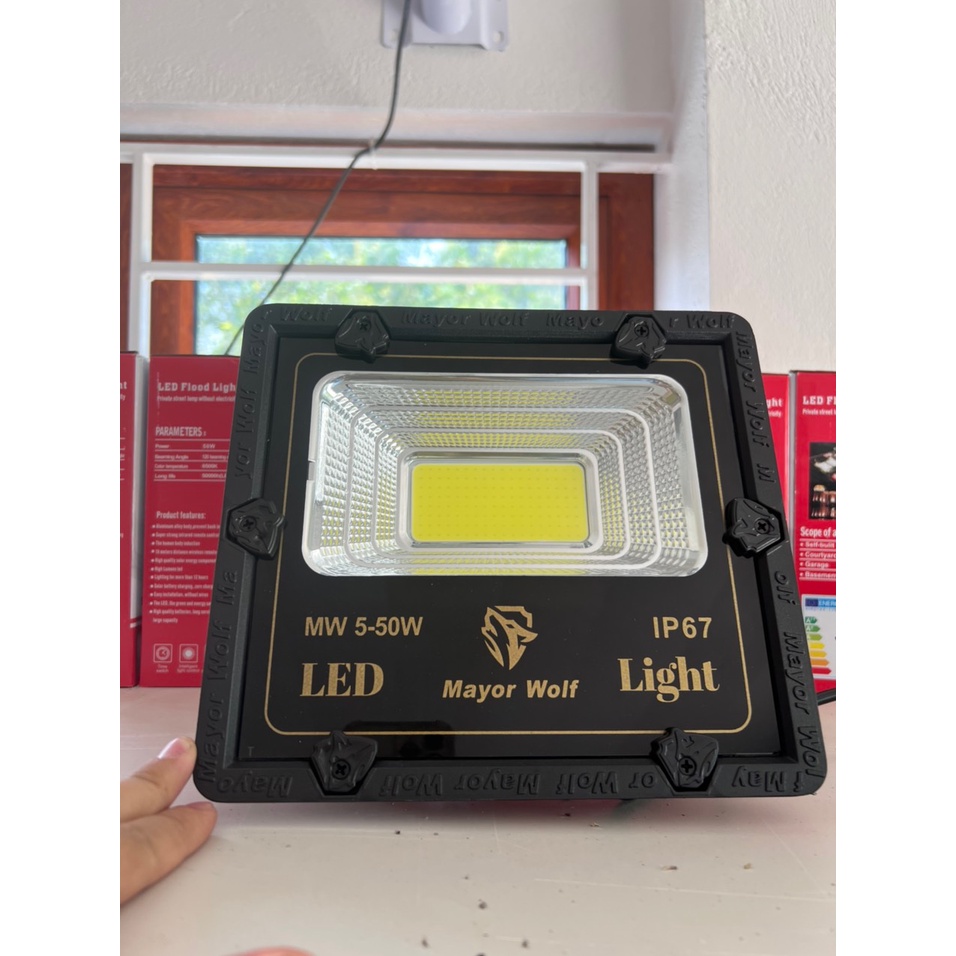 Đèn pha vuông  sử dụng điện 220V chính hãng Mayor Wolf công xuất tiêu thụ 50w,100w,200w,300w bảo hành 2 năm