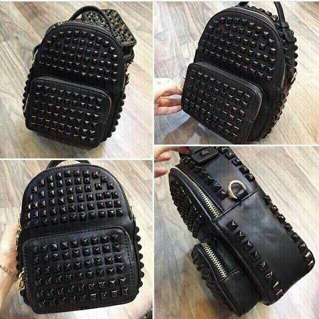 Ba lô đinh tán đen thời trang hot