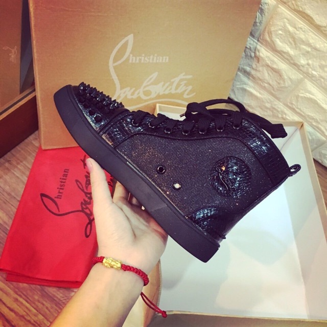 Giày louboytin nạm đinh