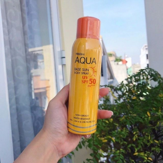 Xịt chống nắng Mistine Aqua UV cam