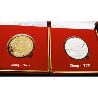 Đồng xu vàng hình chó (kèm hộp nhung sang trọng)
