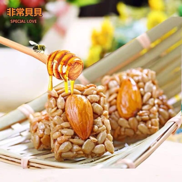 1 hộp 2,5kg kẹo hướng dương hạnh nhân siêu hót siêu ngon
