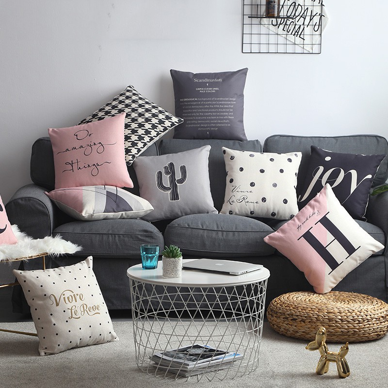 Vỏ gối vuông họa tiết độc đáo dùng để trang trí nội thất