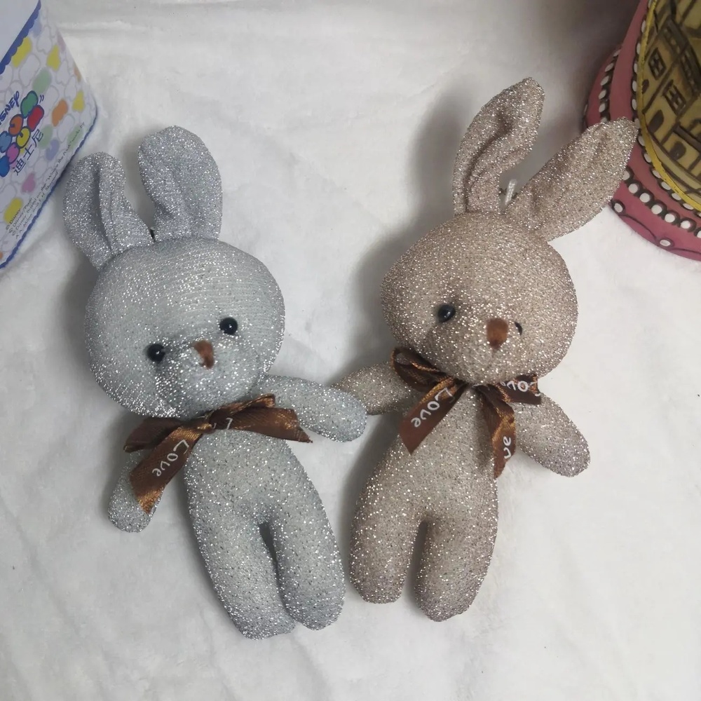 Búp bê hình thỏ xinh xắn thích hợp treo trang trí túi xách