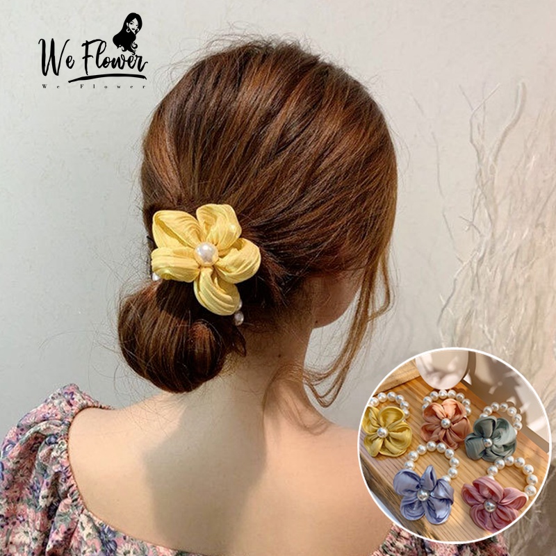 Dây buộc tóc WE FLOWER chất liệu cao su co giãn đính hạt ngọc trai và hoa đáng yêu cho nữ