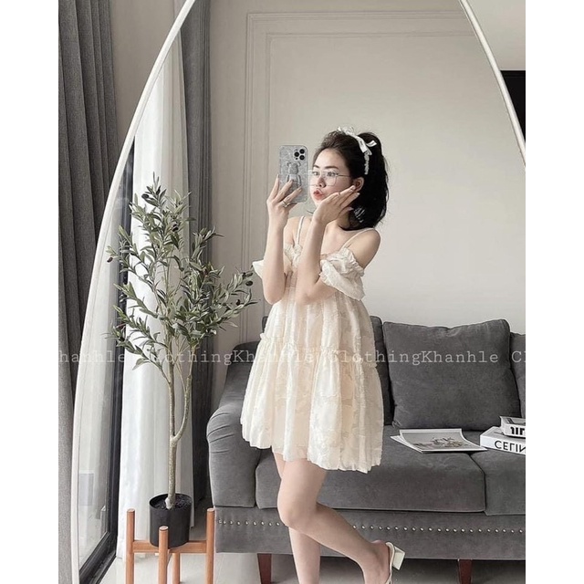 Váy trễ vai ren