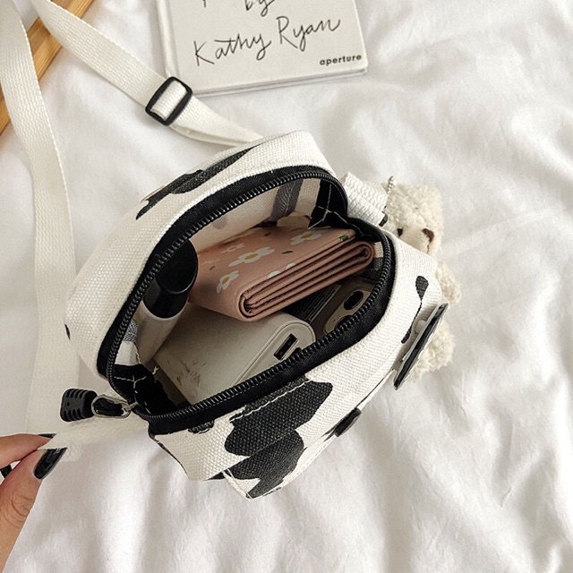 Túi đeo chéo nút bấm bò sữa unisex ( có sẵn)