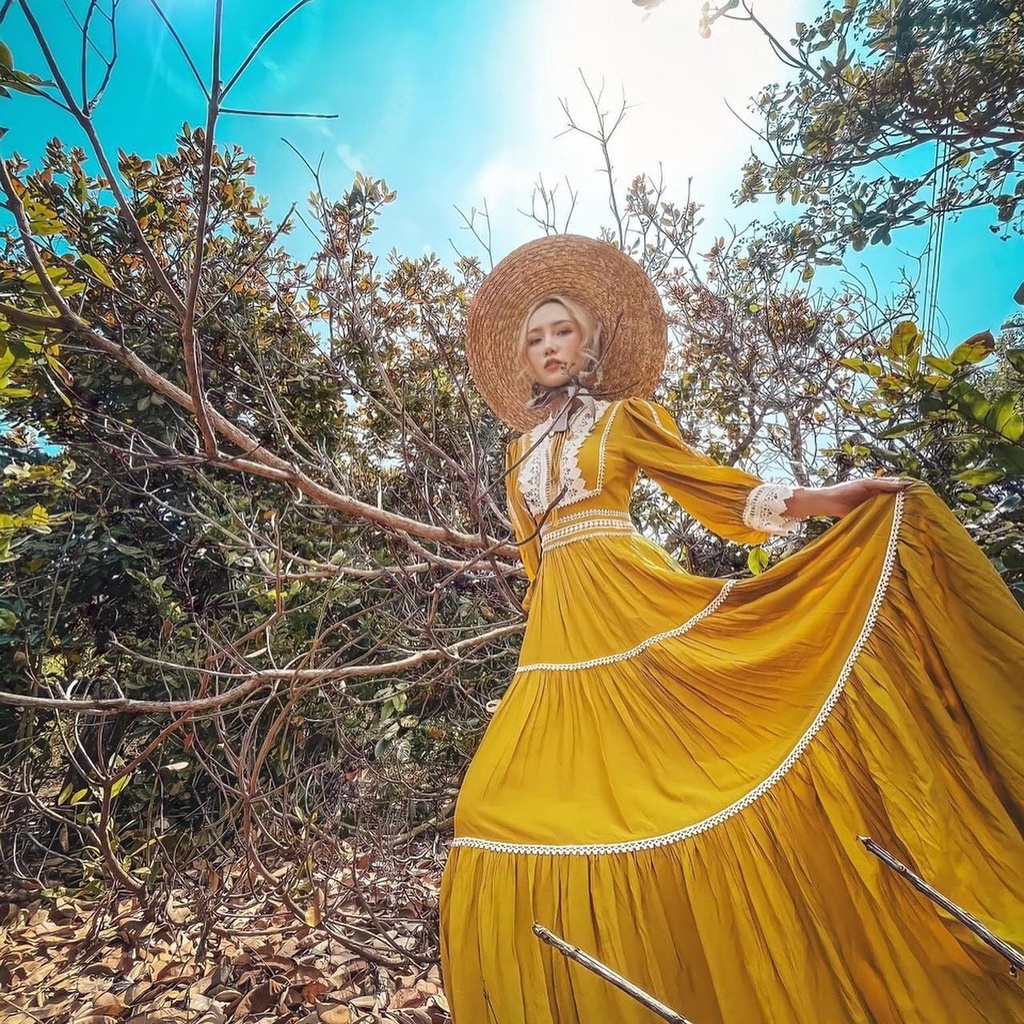 Váy maxi vàng phối ren đi biển dáng xoè phong cách XUKA DRESS