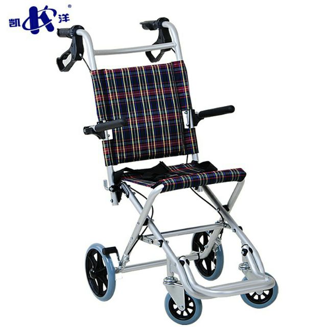 Xe lăn du lịch siêu nhẹ