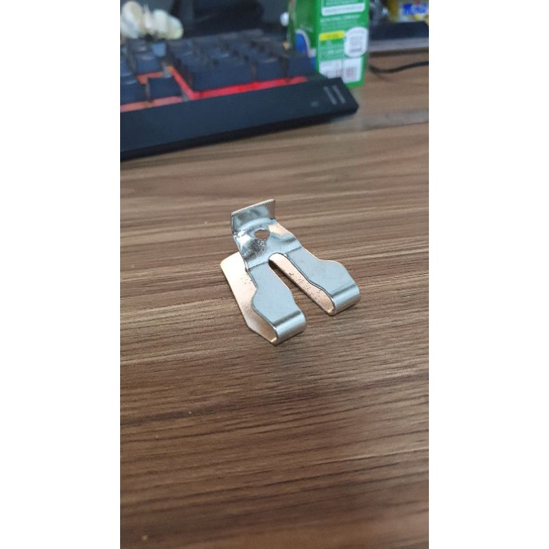 Móc treo máy khoan pin các dòng Makita ,Dewalt, Hitachi và đa năng