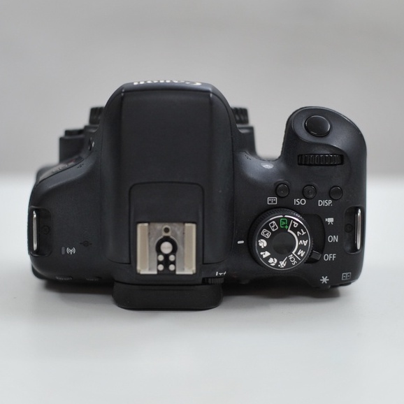 Bộ máy ảnh Canon EOS 750D kèm ống kính Canon EF-S 18-55mm STM