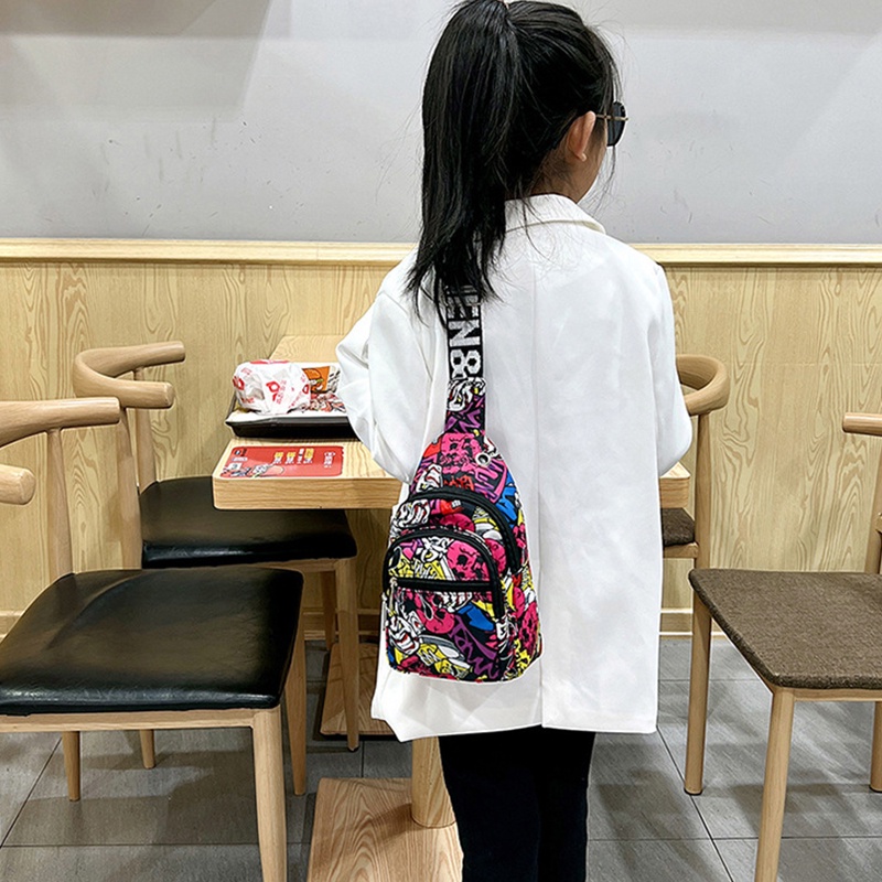 Túi Đeo Chéo In Họa Tiết graffiti Cá Tính Cho Bé