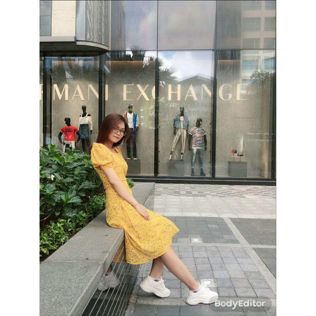 Đầm cổ vuông tay phồng hoa nhí