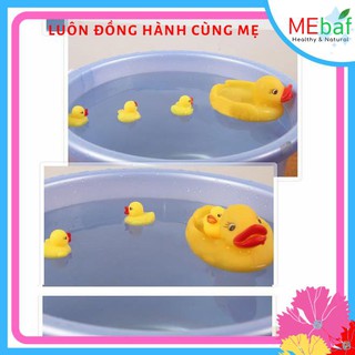 Vịt thả bồn tắm 1 mẹ 3 con cho bé