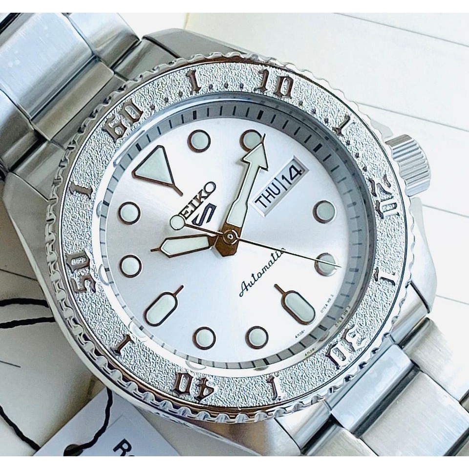 Đồng hồ nam Seiko Automatic Sports SRPE71K1 - "Bạch mã hoàng tử" đã về tới Việt Nam