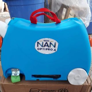 Vali kéo quà khuyến mãi nan