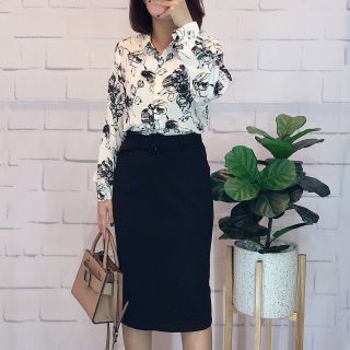 CHÂN VÁY BÚT CHÌ KÈM BELT