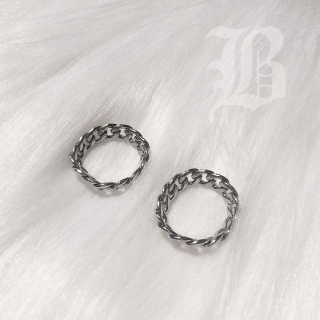 Ring chain couple