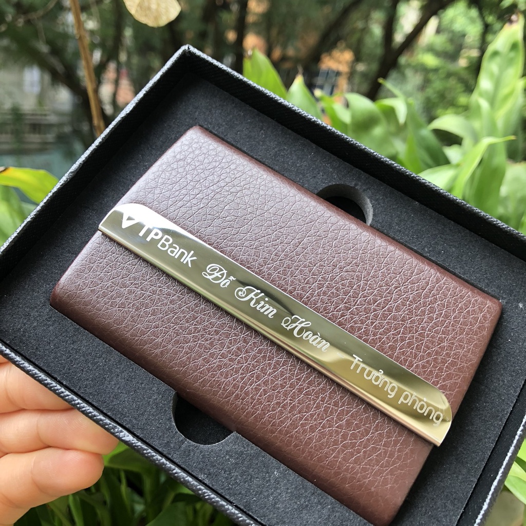 Ví đựng thẻ danh thiếp khắc logo TPbank và tên theo yêu cầu