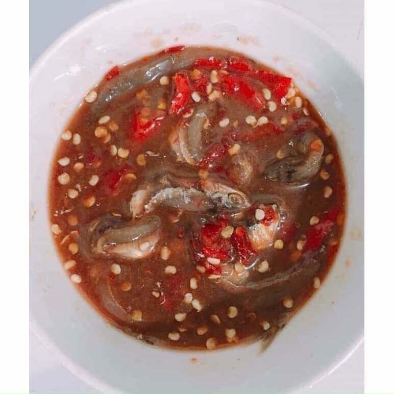 Mắm cá cơm nguyên con 1 chai gần 400gr y hình
