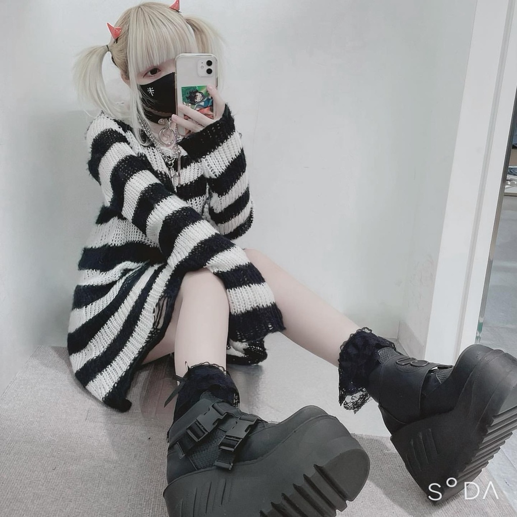 Áo len dài váy kẻ ngang rách gấu tạo layer chuyển màu ombre cá tính phong cách Châu Âu Lady Ghost