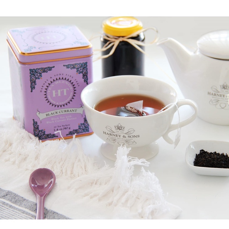 Trà đen blackcurrant Harney and Sons hộp thiếc