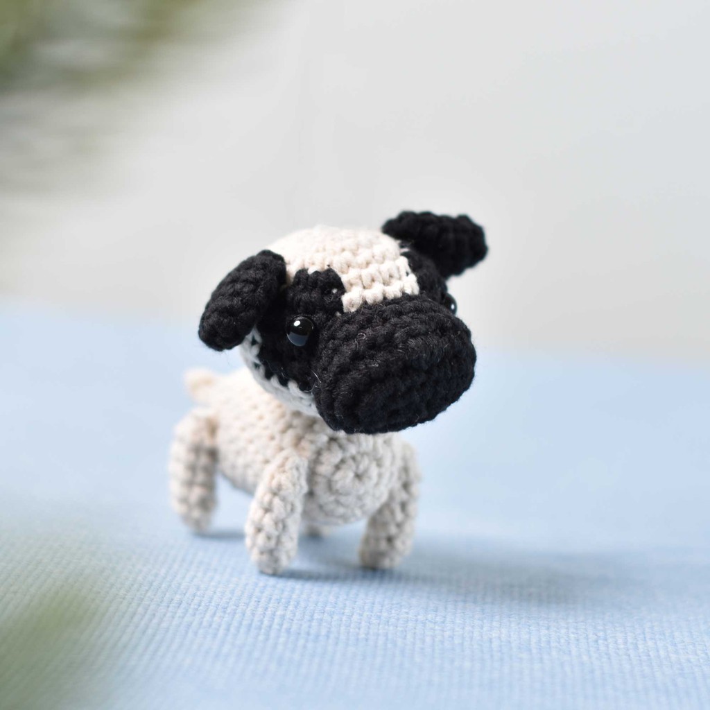 Chú chó Pug mini móc len , dùng trang trí , quà tặng hay làm móc khóa