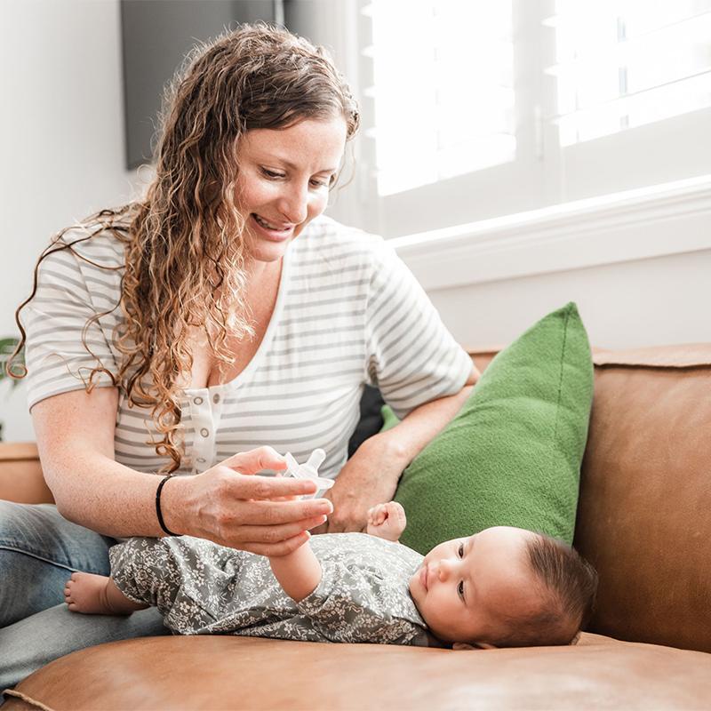 Ti ngậm silicone cho trẻ bé sơ sinh Haakaa. Không chứa BPA, PVC, chất tạo màu nhân tạo và phthalates