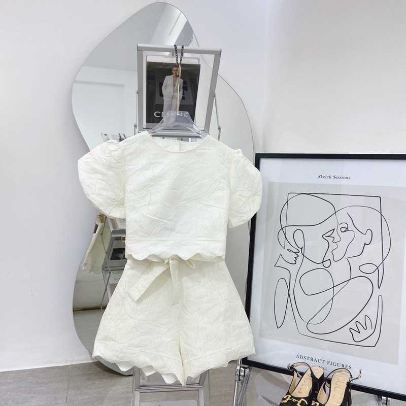 SET CROP GẤM HOA NỔI TRẮNG CUTOUT LƯNG NƠ + SHORT