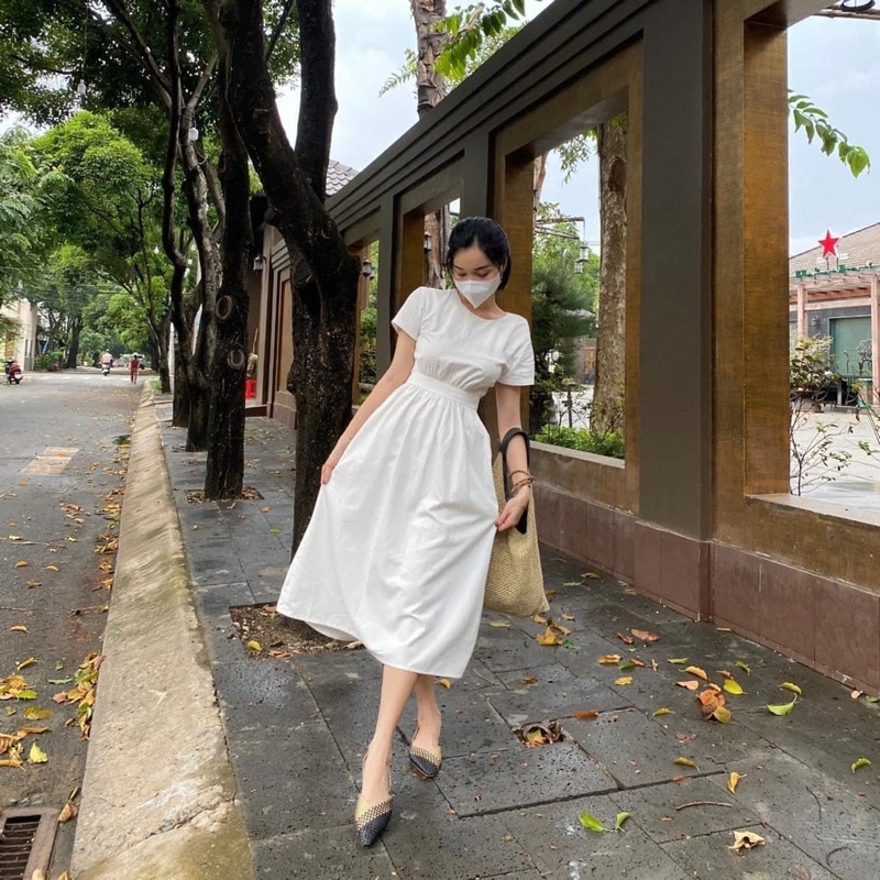 VÁY TRẮNG HỞ LƯNG