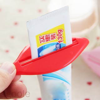 Dụng cụ nặn kem đánh răng hình đôi môi sáng tạo