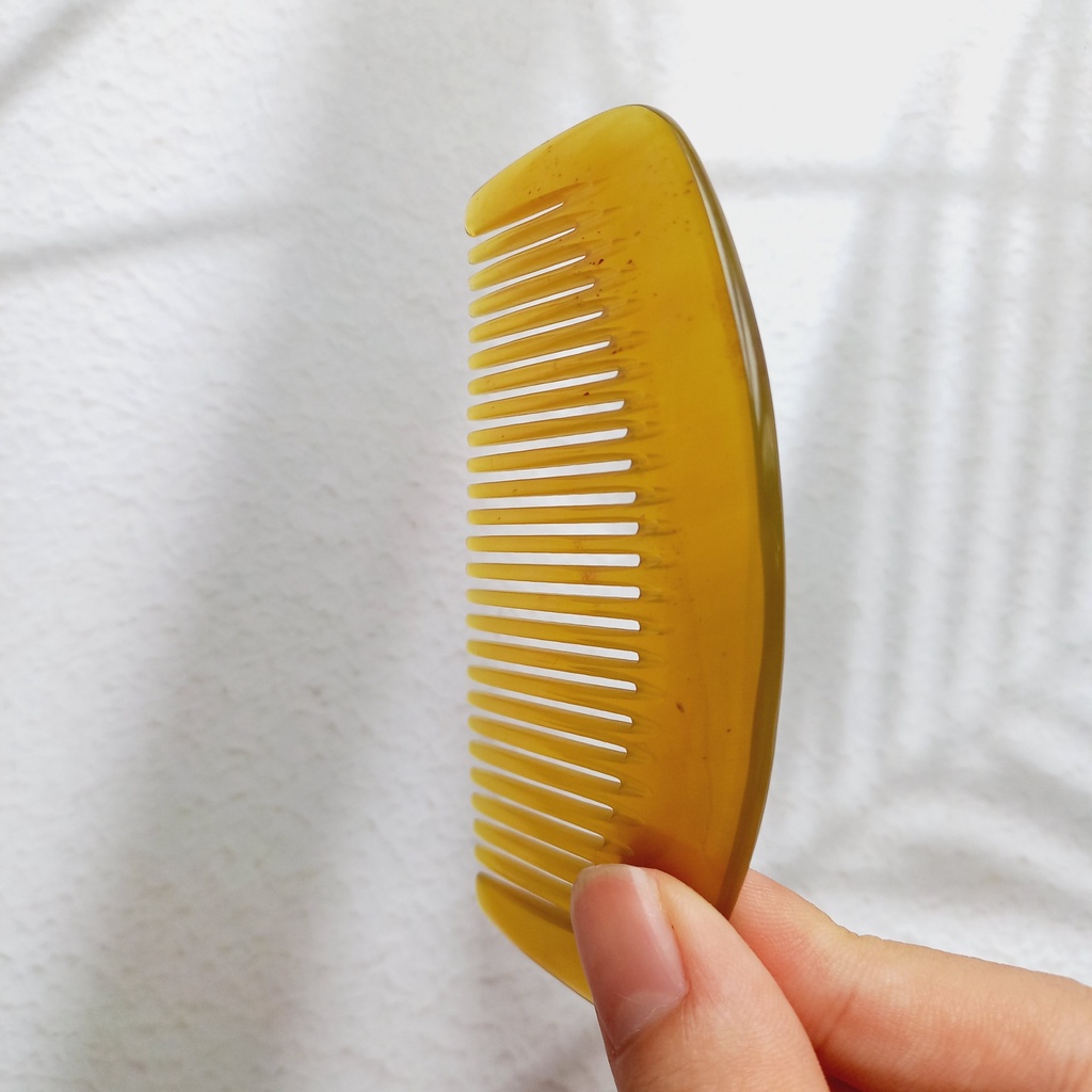 Lược Sừng Tự Nhiên Nhỏ 10x5cm Bỏ Túi, Chải Tóc Tiện Dụng Chăm Sóc Tóc Và Da Đầu, Hàng Thủ Công Mỹ Nghệ Của Vitrapro