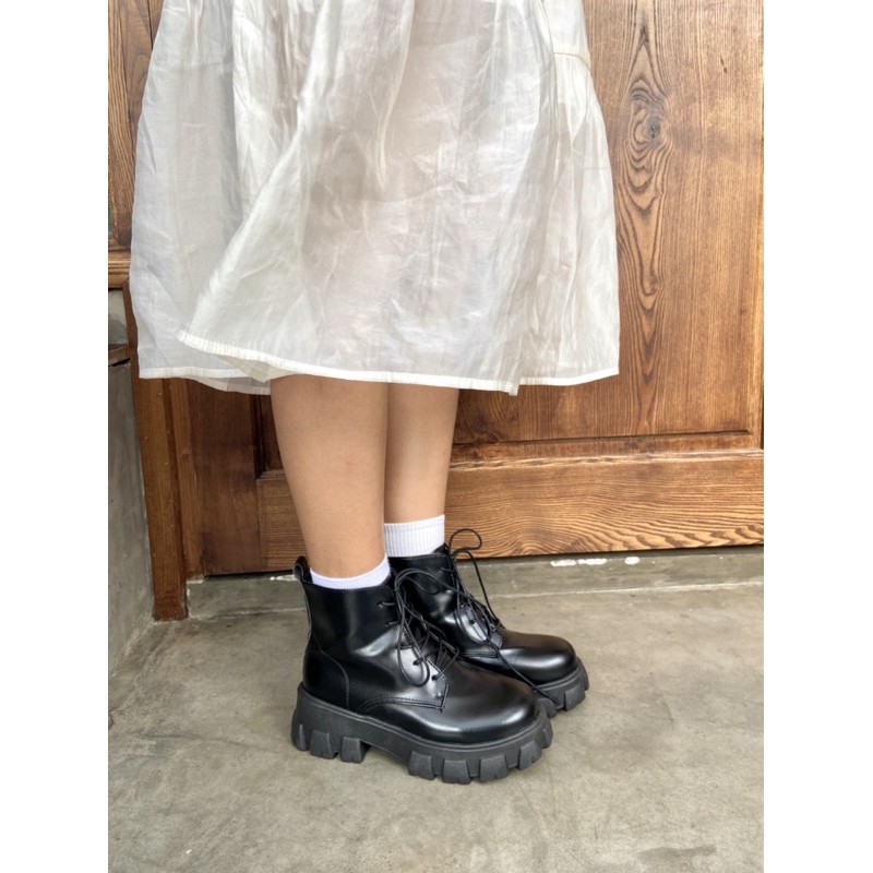 Giày boots đen nữ flatform