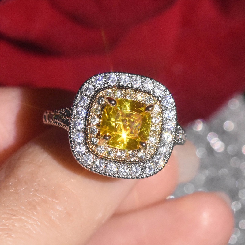Nhẫn Moissanite Hình Vuông Màu Vàng Giả Chất Lượng Cao