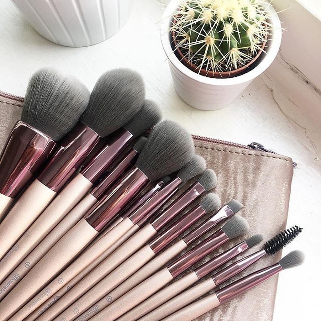 Bộ Cọ Trang Điểm BH Cosmetics Lavish Elegance 15 Piece Brush Set With Cosmetic Bag