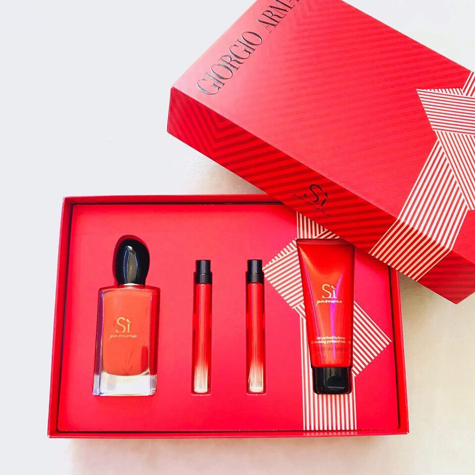 SET GIFT BOX NƯỚC HOA NỮ GIORGIO ARMANI SÌ PASSIONE EDP 100ml