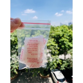 Túi hút ẩm ( gần 50c)