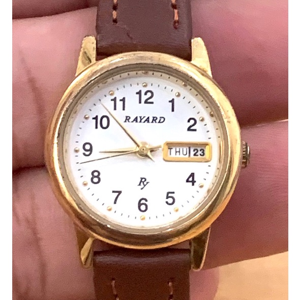 Đồng hồ nữ sang trọng.Hàng Secondhand.Máy Japan.Chính hãng Maruman.Mặt mạ vàng mới đẹp.Size 24.Có lịch thứ.Hiệu RAYARD