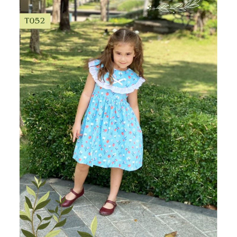 Váy xanh tiểu thư Oli River Kids xinh xắn dành cho bé nổi bật với họa tiết quả dâu