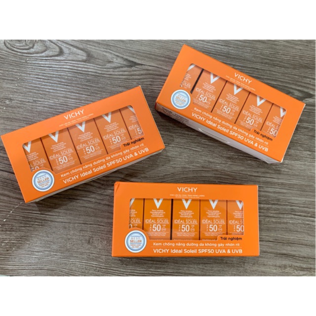 Sét kem chống nắng mini Vichy SPF 50 , UVA + UVB ( dành cho da hỗn hợp và da dầu nhạy cảm )