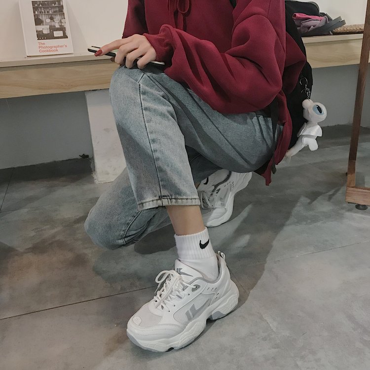 Fashionable Round Tie Middle Heel Sneaker Sport Shoe for Women