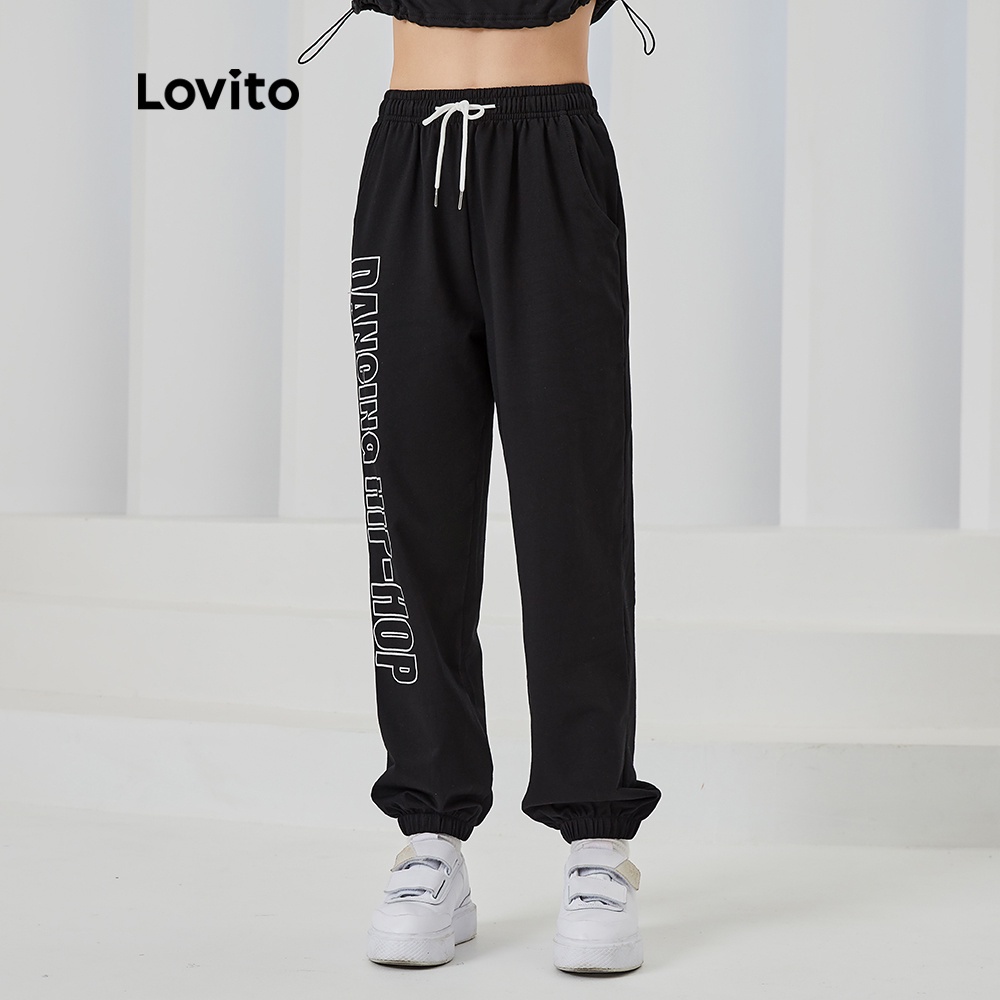 Quần Jogger Lovito Thể Thao Ống Thẳng Dài Rộng Lưng Cao In Họa Tiết Chữ Có Dây Rút PTXHNZP2065 (Màu Đen)