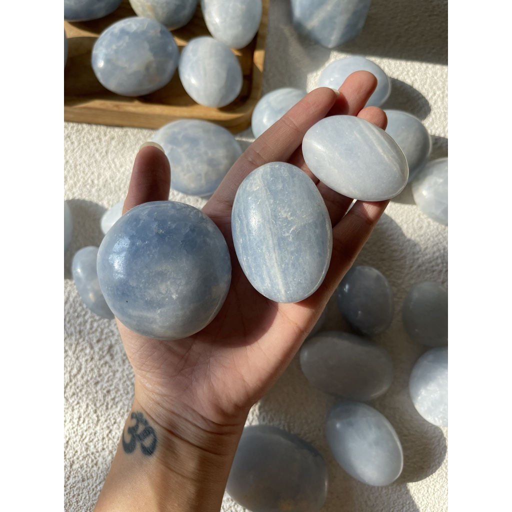 Palm Celestine (Celestite) tự nhiên,đá thanh tẩy, đá phong thủy dùng trong Tarot, Reiki, thiền định