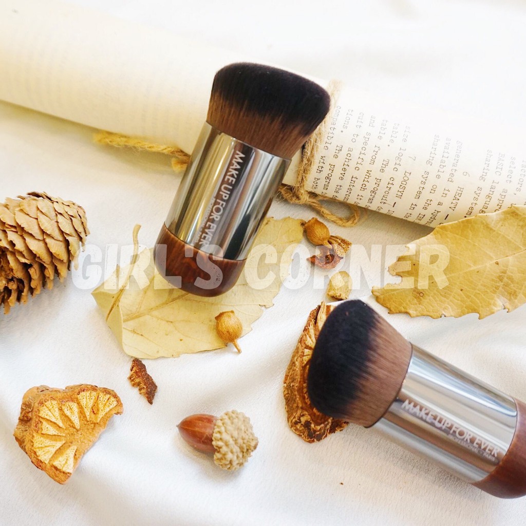 Cọ nền kabuki Make Up For Ever 112