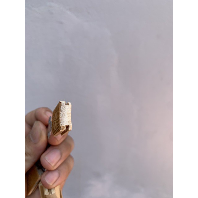 Xiên hoa quả cho chim chào mào, khuyên tre chạm khắc triện sắc nét