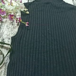 Áo len gân cổ lọ đen (từ thiện)