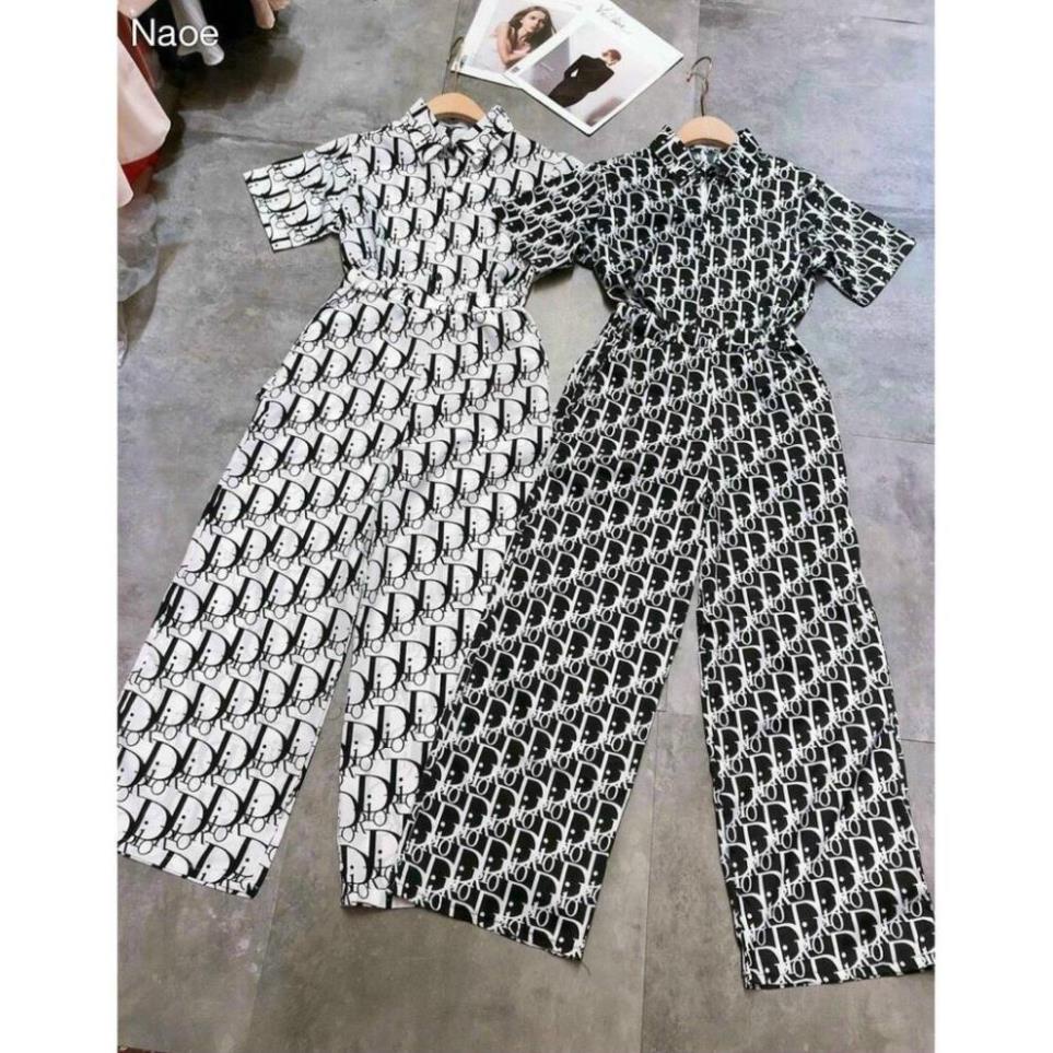 TTO-Jumpsuit lụa kts nữ cổ vest tay ngắn cột nơ eo in họa tiết chữ lạ mắt cá tính thời trănh TASA