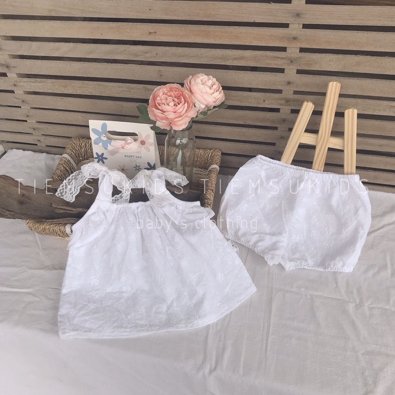 HÀNG THIẾT KẾ - Set bộ 2 dây đính nơ vai kèm quần đùi vải thô thêu cho bé